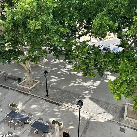 Sous Les Platanes Aparthotel Velaux Exteriör bild